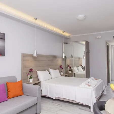 Apartahotel Aggelos Apartments&deluxe