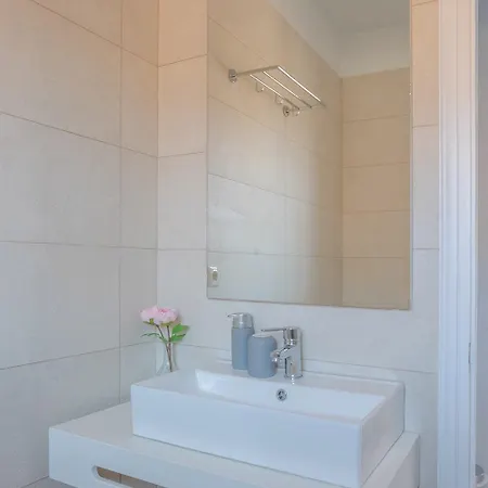 Aggelos & Deluxe 4* Нидри