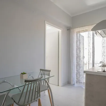 Aggelos & Deluxe 2* Nydri (Lefkada)