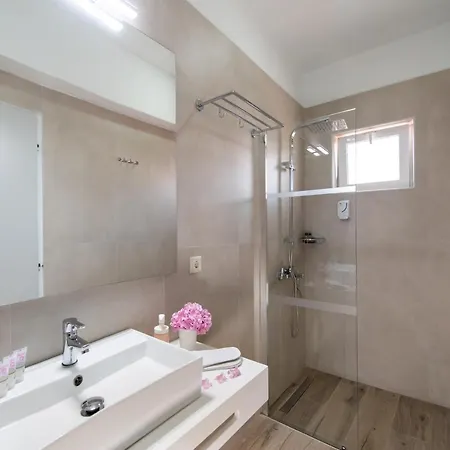 Aggelos & Deluxe 2* Nydri (Lefkada)