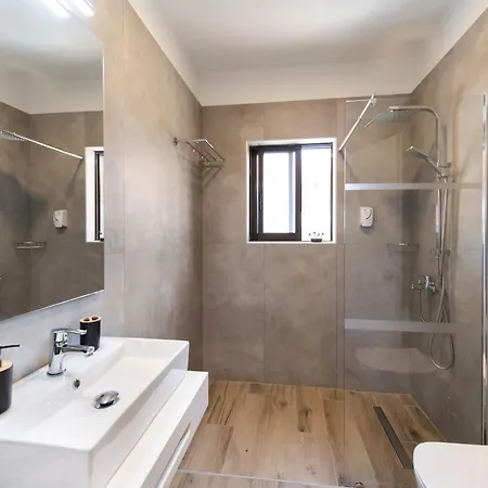 Appart hôtel Aggelos & Deluxe 2*