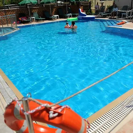 Aggelos & Deluxe 公寓式酒店 4*