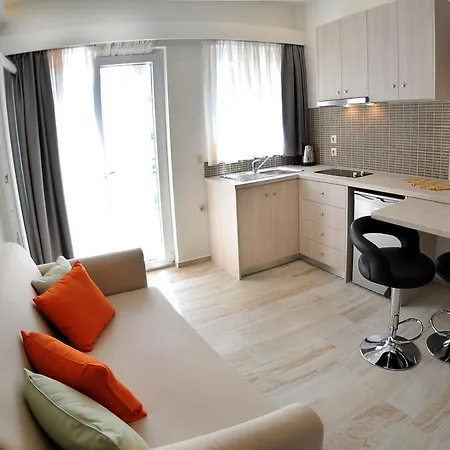 公寓式酒店 Aggelos & Deluxe 4*