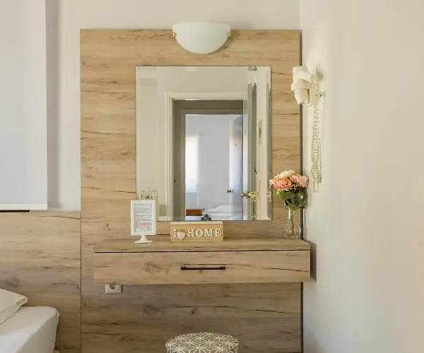 Aggelos & Deluxe Nydri (Lefkada)