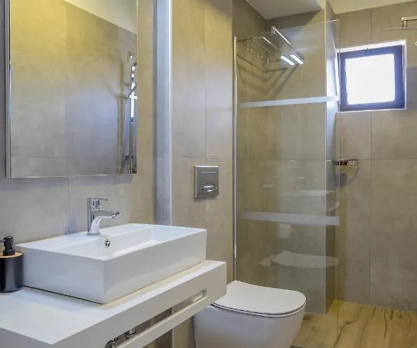 Aggelos & Deluxe Aparthotel 4*