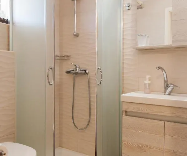 Aggelos & Deluxe Apart Otel