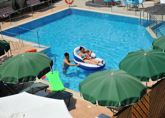 Aggelos & Deluxe Aparthotel