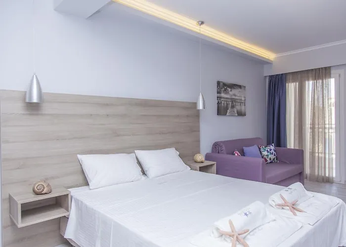 Aggelos & Deluxe Aparthotel