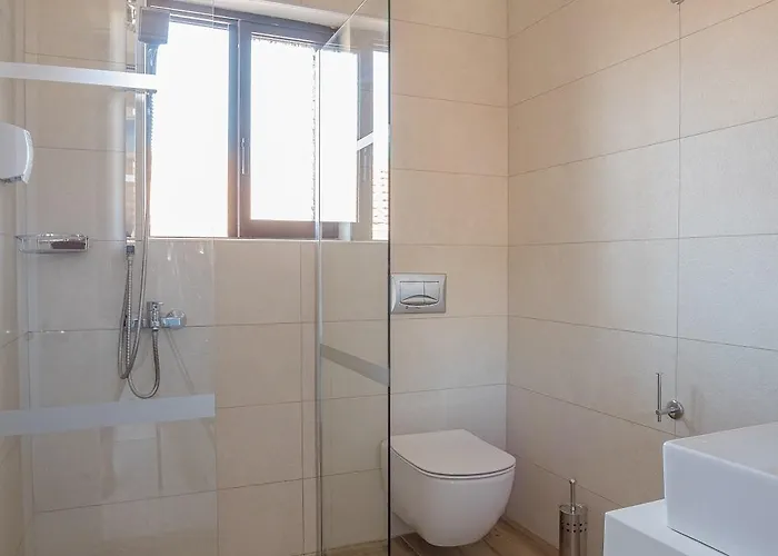 Aggelos & Deluxe Nydri (Lefkada)