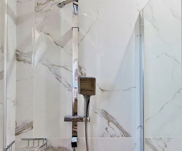 Aggelos & Deluxe Nydri (Lefkada)