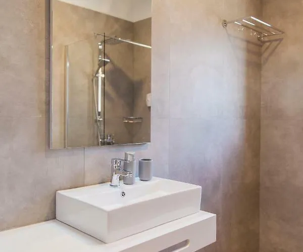 Aggelos & Deluxe Aparthotel 4*