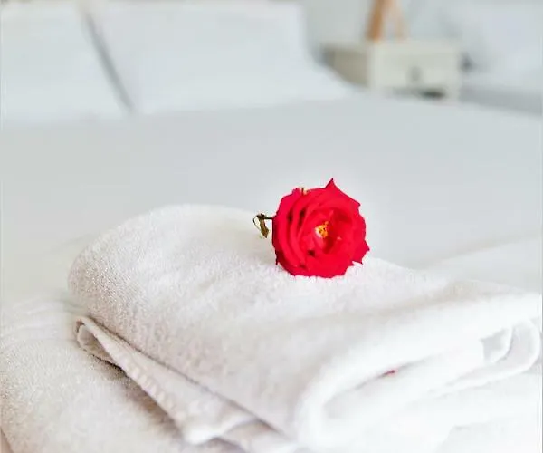 Aggelos & Deluxe Aparthotel