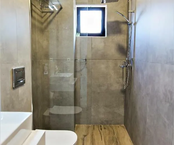 Aggelos & Deluxe 4* Nydri (Lefkada)